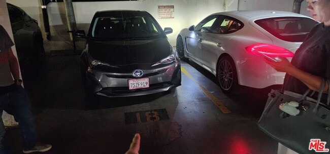 Building Photo - 320 S Ardmore Ave