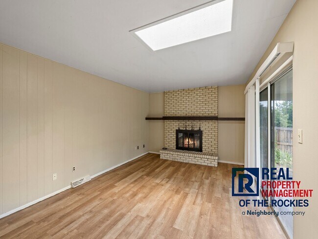 Building Photo - Recently Updated 4 Bed 3 Bath House in W. ...