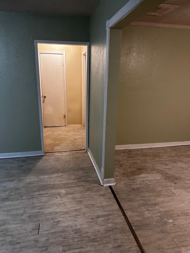 Building Photo - 600 Satsuma Rd