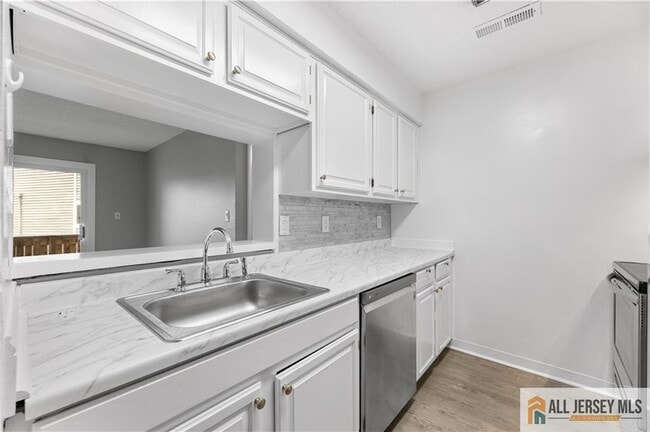 Building Photo - 2415 Ravens Crest Dr