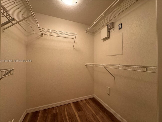 Building Photo - 2557 Centergate Dr