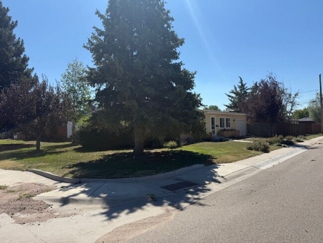 Building Photo - House For Lease
