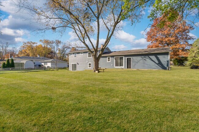 Building Photo - 2N359 Mildred Ave