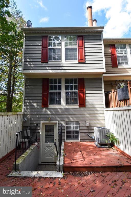 Building Photo - 1545 Woodcrest Dr