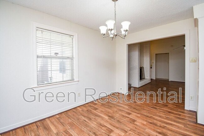 Building Photo - 11366 Oakcenter Dr