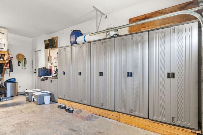 Building Photo - 351 Spyglass Dr