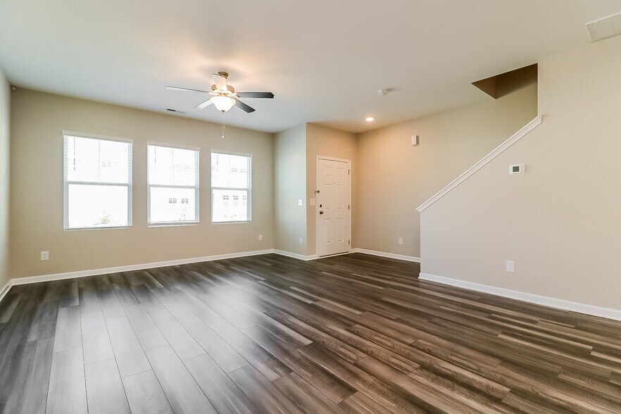 Building Photo - 539 Landing View Dr