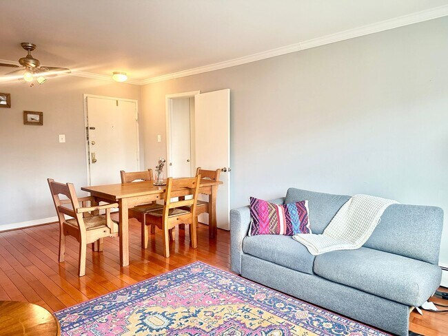 Building Photo - 1 Bed 1 Bath!  Pets Welcome!  Parking!