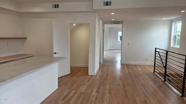 Building Photo - 915 N Ridgewood Pl