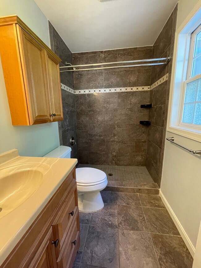 Building Photo - 3128 Headrow Cir