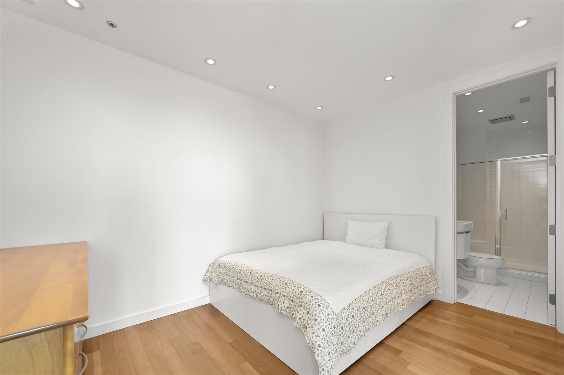 Building Photo - 100 Harborview Dr