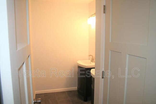 Building Photo - 1913 Tracy Dr