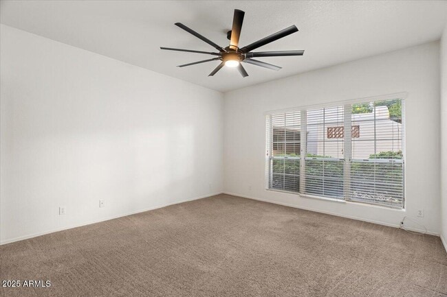 Building Photo - 5200 S Lakeshore Dr