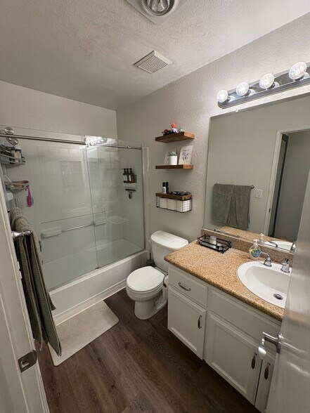 Building Photo - 2701 Somerset Park Cir