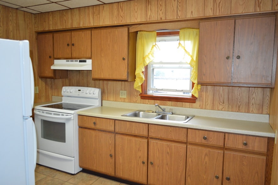 Building Photo - 211 S Main St