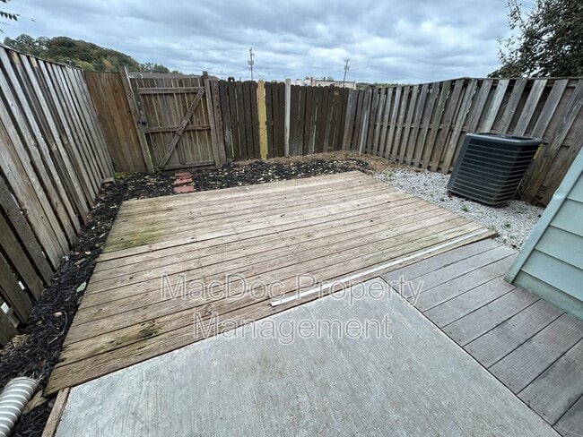 Building Photo - 2538 Sedgewick Pl