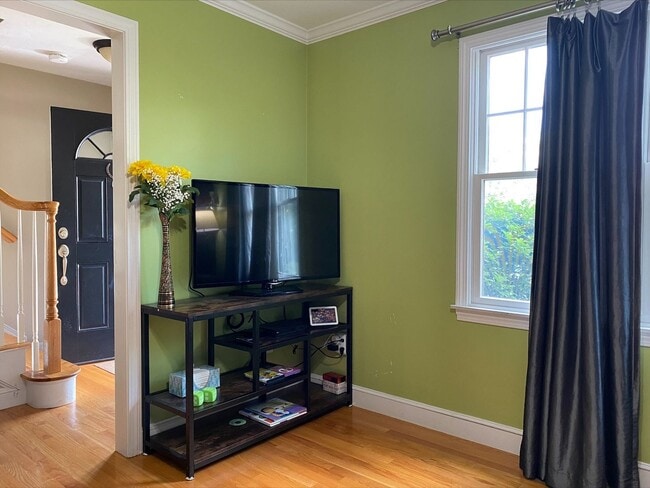 Building Photo - Modern 2Br-1.5Ba Townhouse in East Weymouth