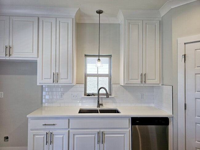 Building Photo - Stunning 4-Bedroom Waterfront Home with Granite Countertops and Hardwood Floors in The Sanctuary ...