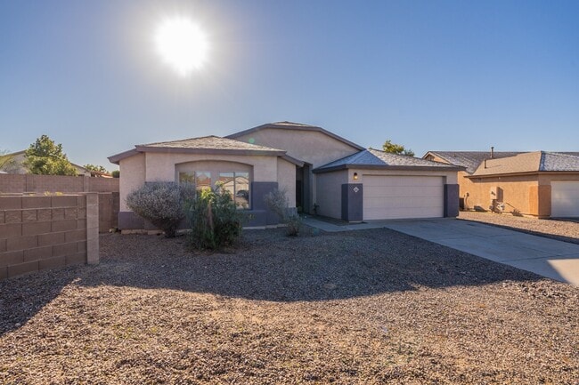 Building Photo - 8220 N Freshwater Ln