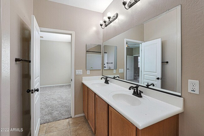 Building Photo - 14903 W Georgia Dr