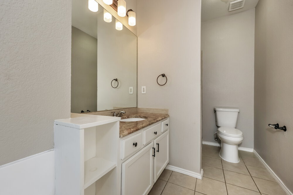 Building Photo - 916 Buffalo Springs Dr