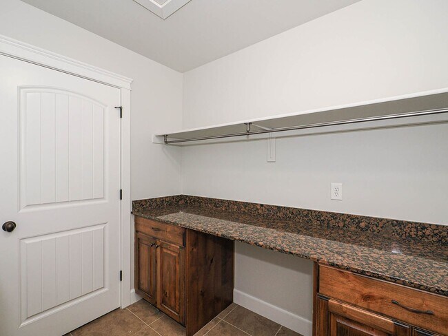 Building Photo - 1239 SilverCrest Dr