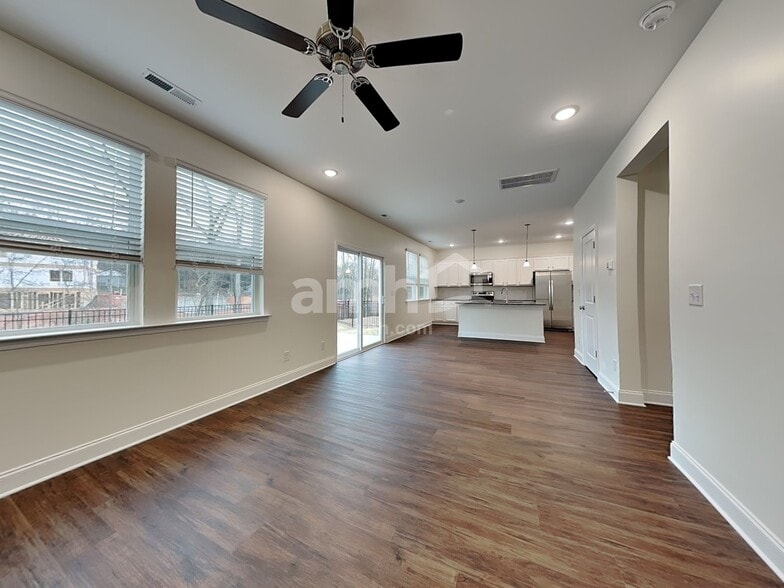 Building Photo - 15721 Thomas Rd