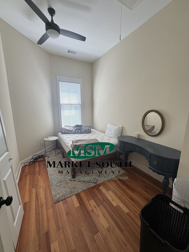 Building Photo - *REDUCED* FURNISHED RENTAL ON HENRY