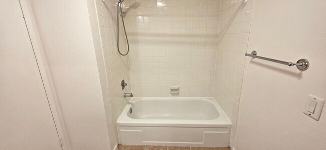 Building Photo - 7862 Hampton Ln