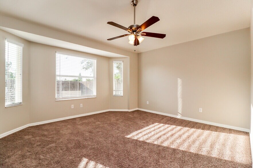 Building Photo - 18032 Birdwater Dr
