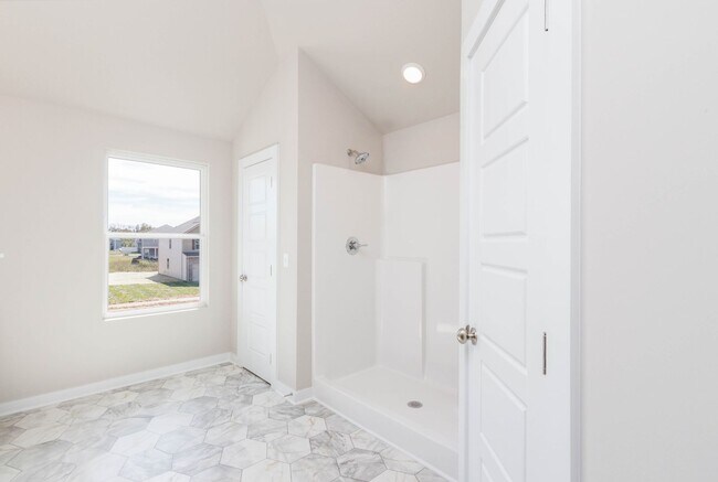 Building Photo - Beautiful 5 Bedroom, 2.5 Bath New Construc...