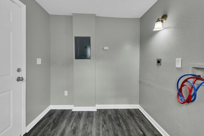 Building Photo - 3414 Elmwood Ave