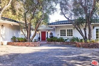 Building Photo - 2200 Outpost Dr