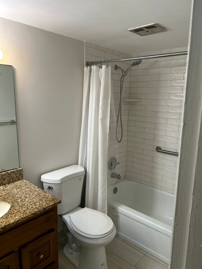 Building Photo - 501 Blue Heron Dr