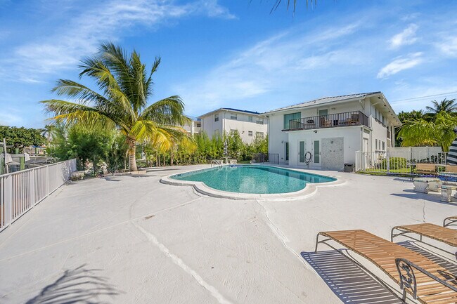 Building Photo - 1702 S Ocean Blvd