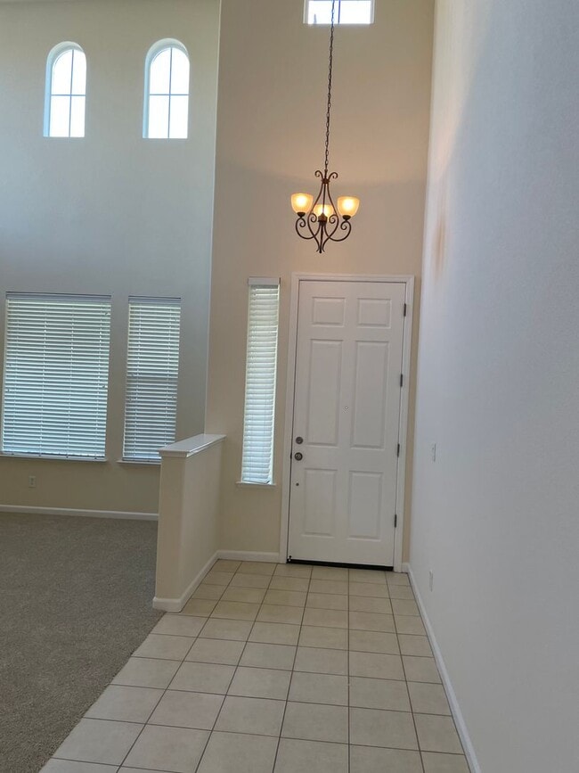 Building Photo - NICE TWO STORY HOME IN WEST ROSEVILLE