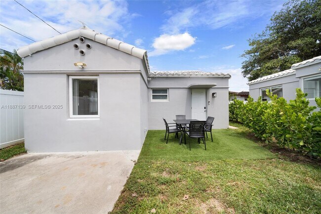 Building Photo - 1625 Hollywood Blvd