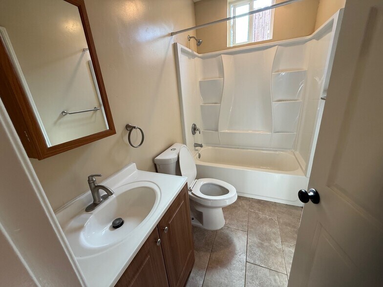 Building Photo - 5432 Mary Lane Dr