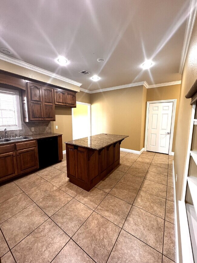 Building Photo - 15 Bluestem Ln
