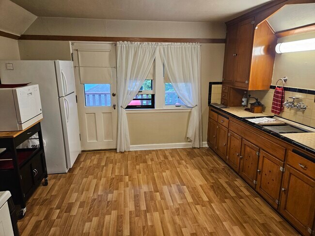 Building Photo - 6633 Milwaukee Ave