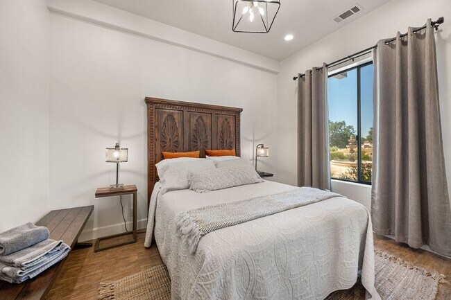 Building Photo - AVAILABLE NOW - Furnished Luxury Wine Coun...