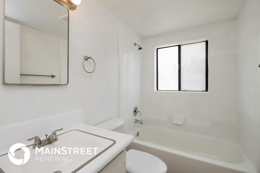 Building Photo - 2629 N 49th Dr