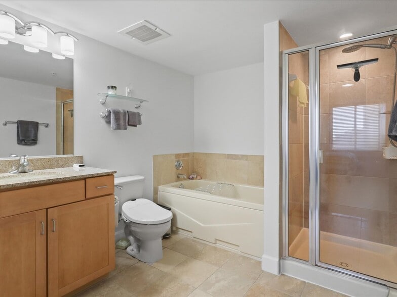 Building Photo - 1220 N Fillmore St