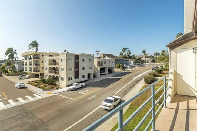 Building Photo - 2050 Pacific Beach Dr