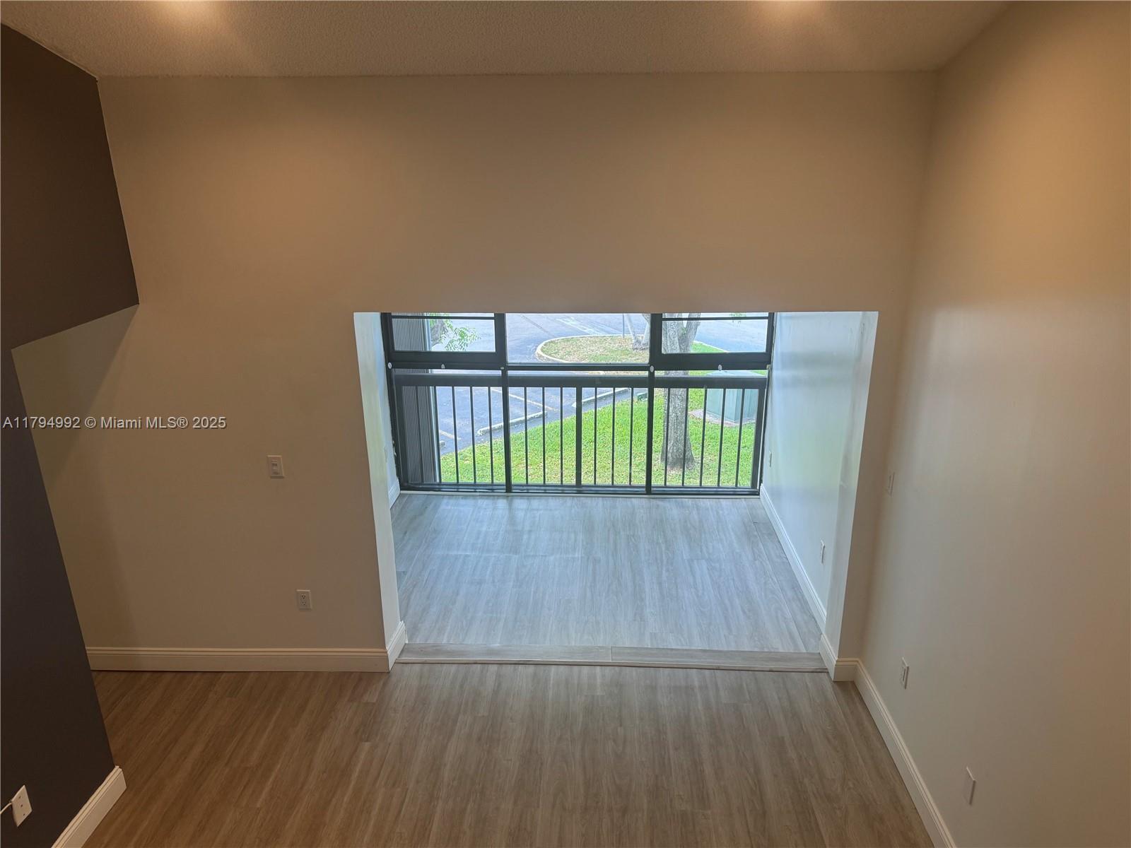 Building Photo - 9419 Fontainebleau Blvd