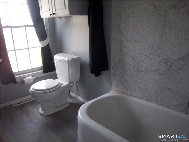 Building Photo - 12 Bluff Rd W