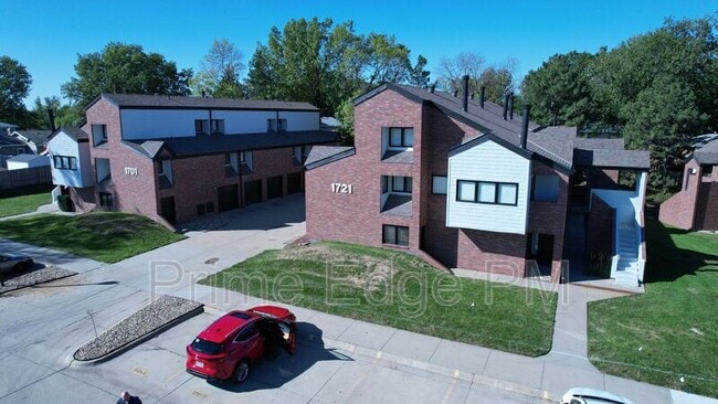 Building Photo - 1721 Ridgehaven Ct