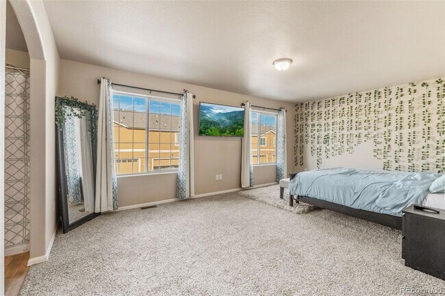 Building Photo - 7643 Sand Lake Heights