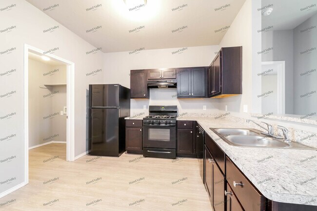 Building Photo - 734 W Lola Dr
