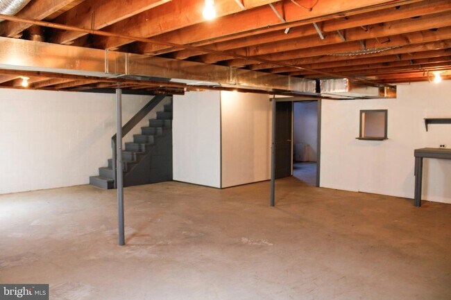 Building Photo - 481 Riffey Ln